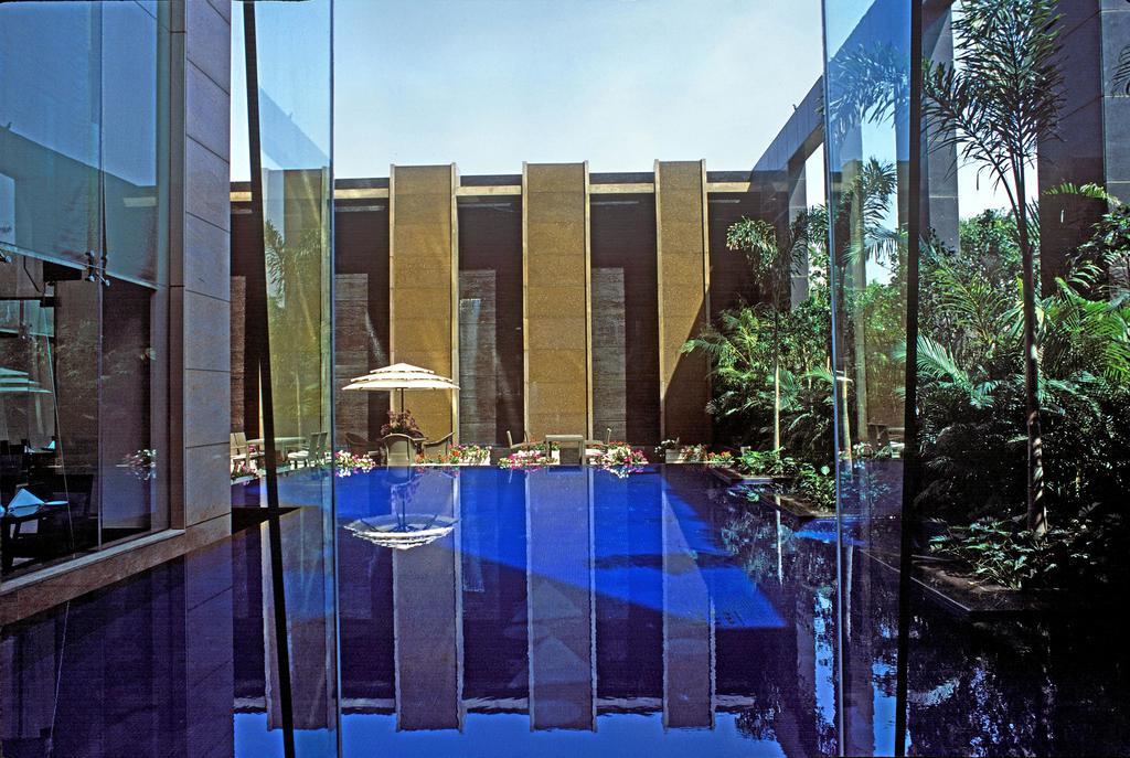 Hotel Radisson Noida Exterior foto