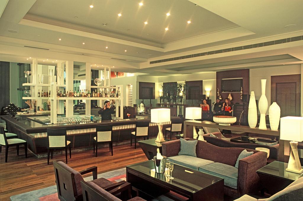 Hotel Radisson Noida Exterior foto