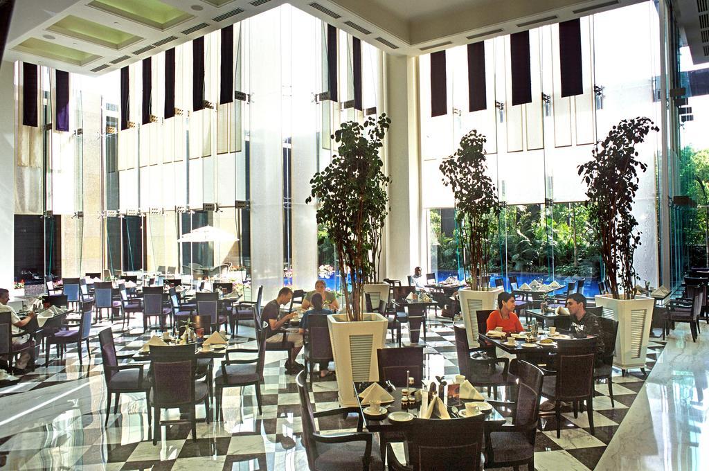Hotel Radisson Noida Exterior foto