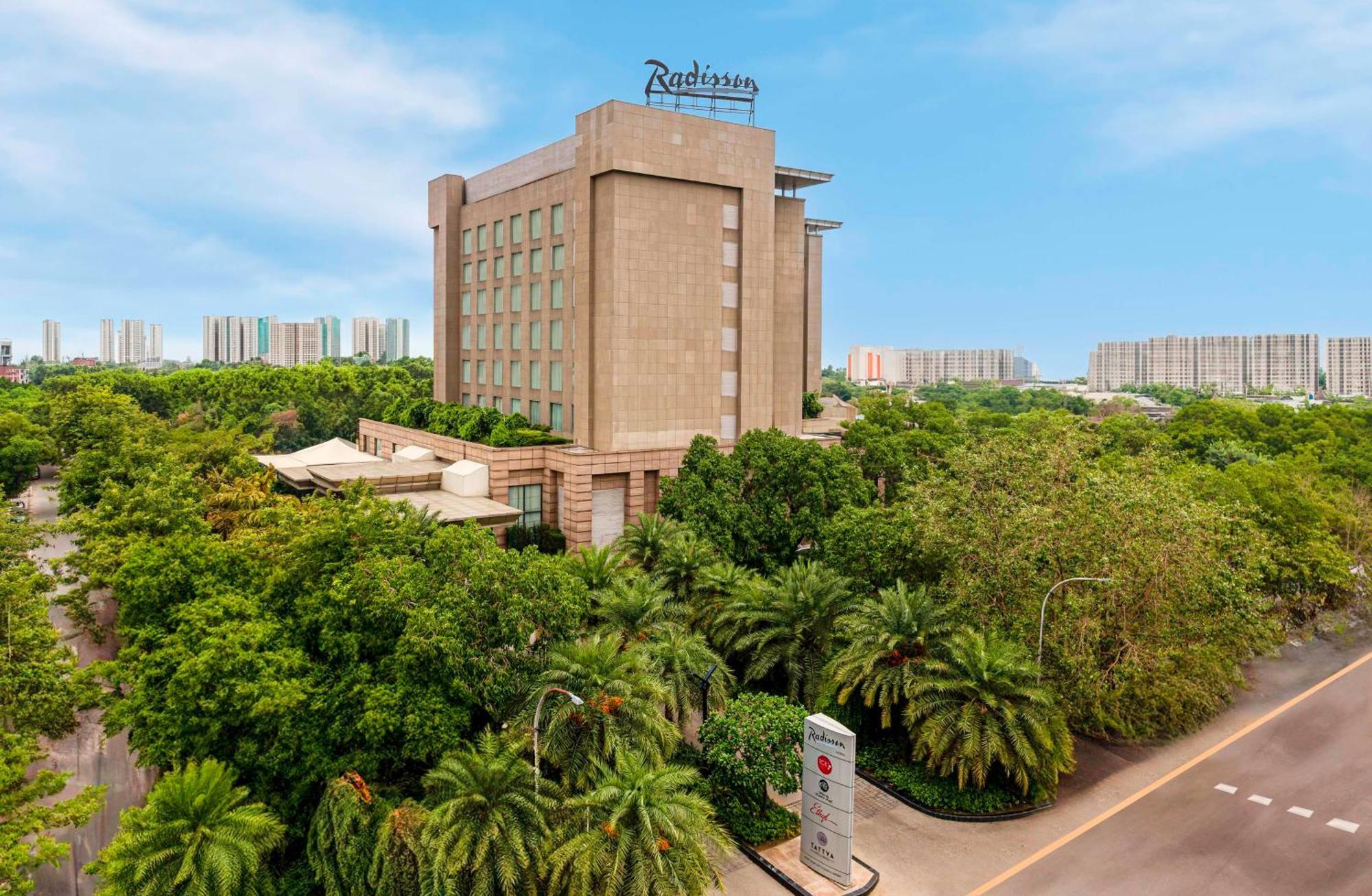 Hotel Radisson Noida Exterior foto