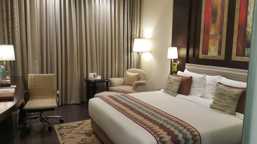 Hotel Radisson Noida Exterior foto