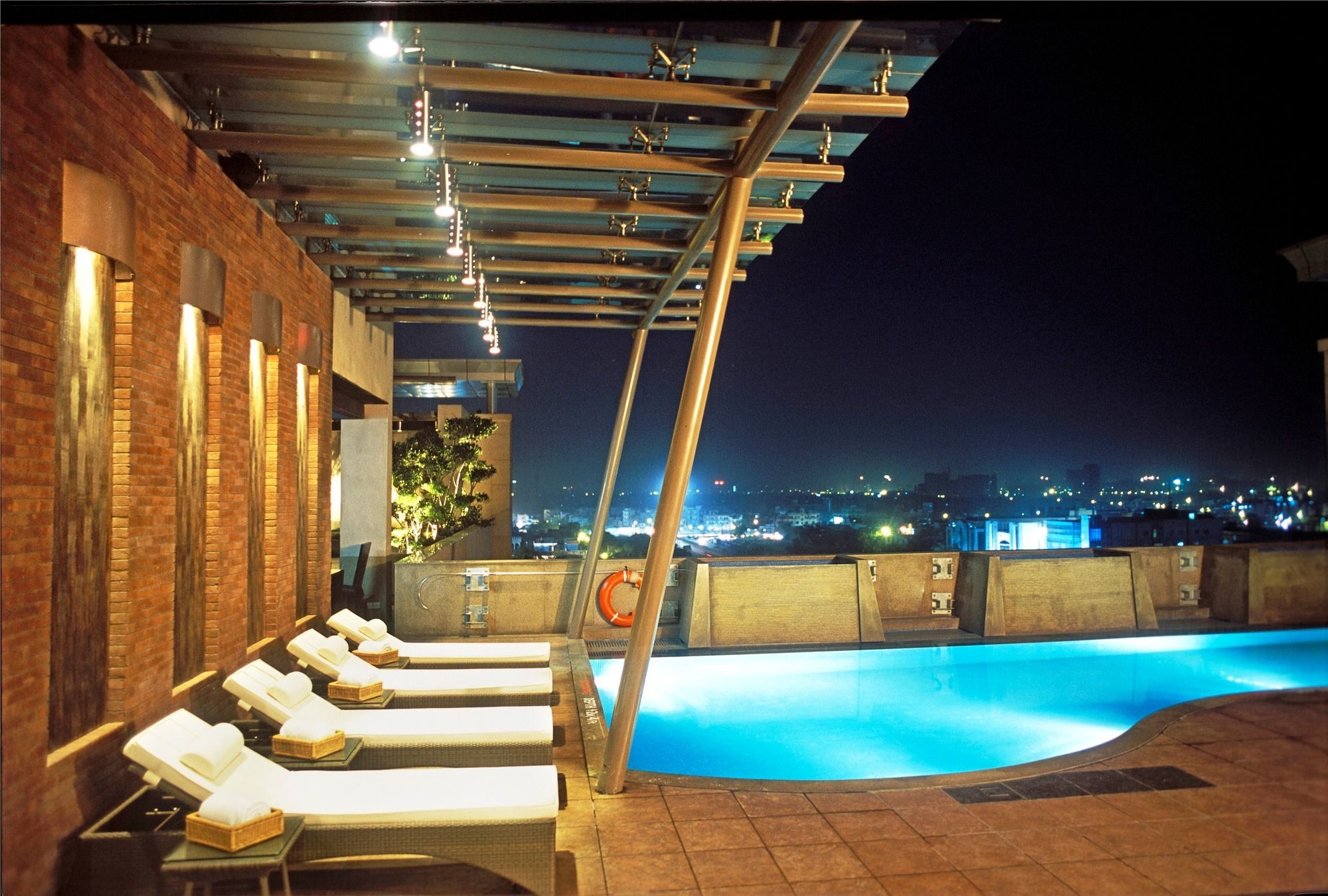 Hotel Radisson Noida Exterior foto